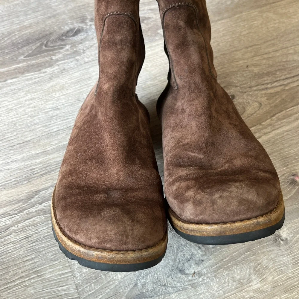 UGG Broome Zip Sundance Brown Suede Sheepskin Lined Tall Boot w/Care Kit Women 6